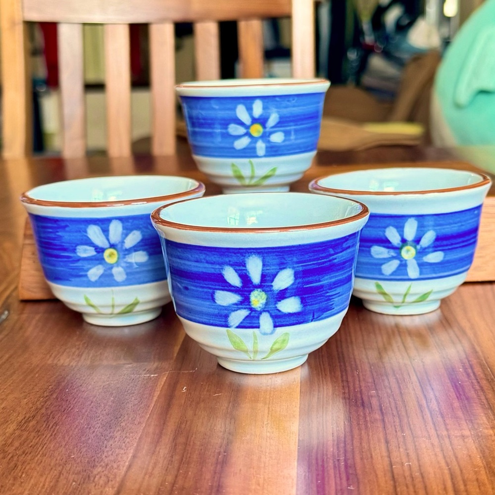 Mint Condition! VTG 1970s Japanese Ceramic Teacups w/ Floral Design (set of 4)